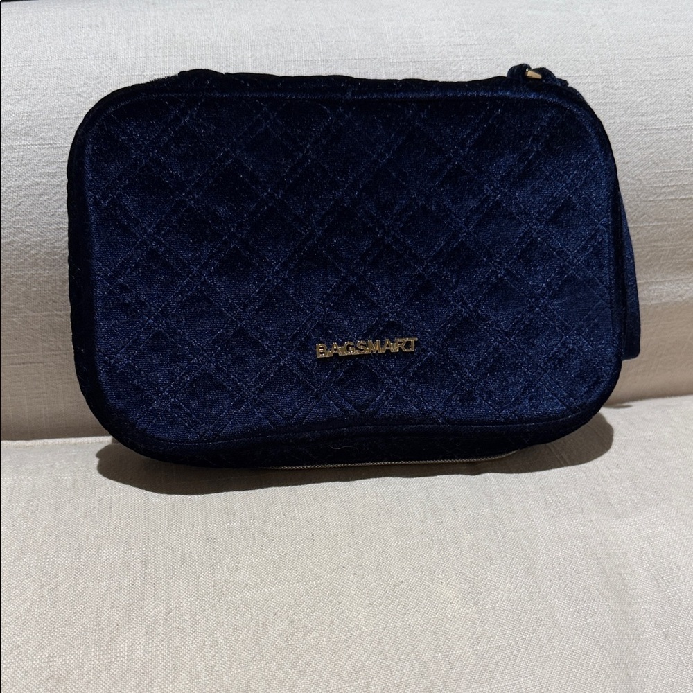 BAGSMART Navy Quilted Women's Jewlery Bag